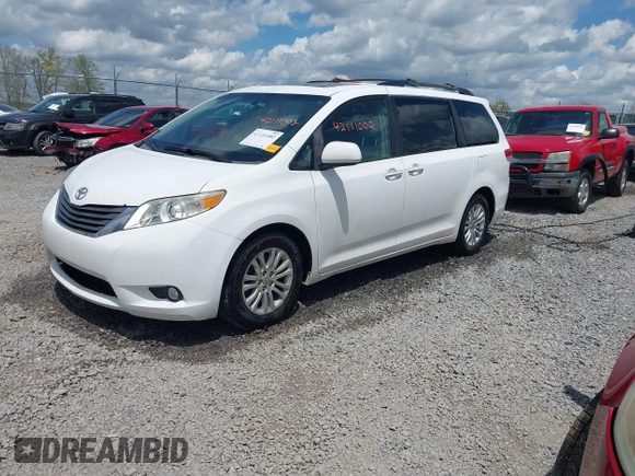 2011 Toyota Sienna XLE AAS z VIN 5TDYK3DC6BS172939, wystawiony jako IAAI lot #42111002 z przebiegiem 172 160 mil mil oraz . Historia ofert i sprzedaży dostępna na DreamBid. Obrazek 2.