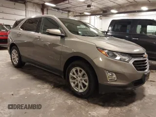 2019 Chevrolet Equinox LT z VIN 3GNAXUEV1KS504846, wystawiony jako IAAI lot #41883177 z przebiegiem 109 942 mil mil oraz . Historia ofert i sprzedaży dostępna na DreamBid. Obrazek 1.