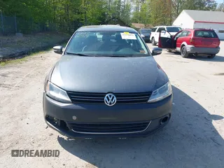 2012 Volkswagen Jetta SEL с VIN 3VWLX7AJ4CM471141, выставлен на аукционе IAAI как лот 42276054 с пробегом 143 196 миль миль и . История ставок и продаж доступна на DreamBid. Изображение 13.