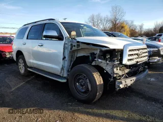 2015 Toyota Sequoia Platinum with VIN 5TDDY5G18FS117921, listed as a Copart auction lot 81804294 with 129,679 mi miles and Salvage Title. Bid and sale history available at carsss.com. Image 4.