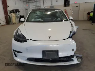 2021 Tesla Model 3 Standard Range Plus z VIN 5YJ3E1EA7MF986964, wystawiony jako Copart lot #55119995 z przebiegiem Nie podano mil oraz Szkody całkowita. Historia ofert i sprzedaży dostępna na DreamBid. Obrazek 5.