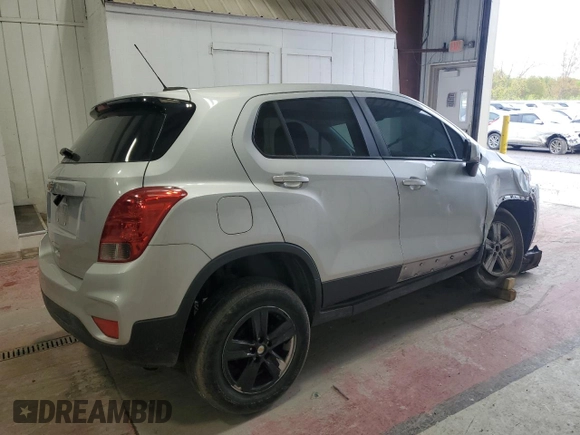 2020 Chevrolet Trax LS z VIN KL7CJKSB8LB325294, wystawiony jako Copart lot #56327045 z przebiegiem 68 190 mil mil oraz Szkoda całkowita • Salvage title. Historia ofert i sprzedaży dostępna na DreamBid. Obrazek 3.