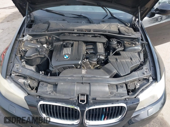 2011 BMW 3 Series 328i xDrive z VIN WBAPK7G55BNN87270, wystawiony jako IAAI lot #41907780 z przebiegiem 168 844 mil mil oraz . Historia ofert i sprzedaży dostępna na DreamBid. Obrazek 10.
