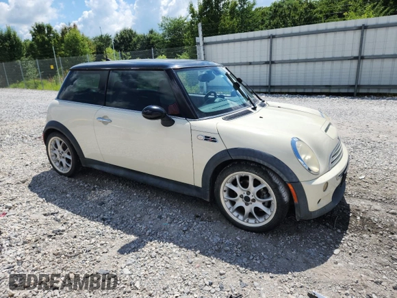 2006 MINI Hardtop S with VIN WMWRE33556TJ38543, listed as a Copart auction lot 62420145 with 105,656 mi miles and Salvage title. Bid and sale history available at DreamBid. Image 4.