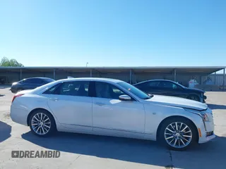 2018 Cadillac CT6 Luxury AWD z VIN 1G6KD5RS9JU151575, wystawiony jako IAAI lot #42078361 z przebiegiem 28 187 mil mil oraz . Historia ofert i sprzedaży dostępna na DreamBid. Obrazek 14.
