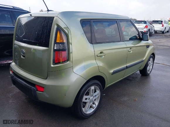 2011 Kia Soul + with VIN KNDJT2A26B7296787, listed as a IAAI auction lot 41889946 with 129,052 mi miles. Bid and sale history available at carsss.com. Image 4.