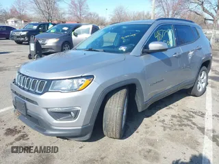 2019 Jeep Compass Altitude z VIN 3C4NJCBB9KT736881, wystawiony jako IAAI lot #41877957 z przebiegiem 63 566 mil mil oraz . Historia ofert i sprzedaży dostępna na DreamBid. Obrazek 2.