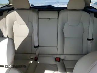 2025 Volvo XC60 Plus z VIN YV4M12RC4S1012704, wystawiony jako Copart lot #48241835 z przebiegiem 4 893 mil mil oraz Szkoda całkowita • Salvage title. Historia ofert i sprzedaży dostępna na DreamBid. Obrazek 10.