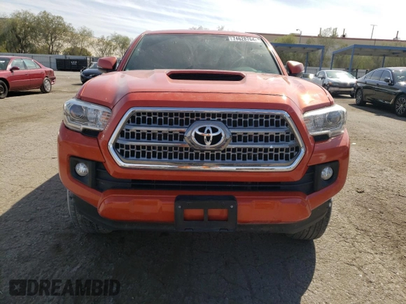 2017 Toyota Tacoma SR5 z VIN 3TMCZ5AN1HM096157, wystawiony jako Copart lot #74628764 z przebiegiem 91 998 mil mil oraz Szkoda całkowita • Salvage title. Historia ofert i sprzedaży dostępna na DreamBid. Obrazek 5.