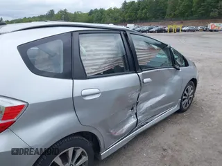 2013 Honda Fit Sport с VIN JHMGE8H59DC067410, выставлен на аукционе IAAI как лот 42319096 с пробегом 149 779 миль миль и . История ставок и продаж доступна на DreamBid. Изображение 18.