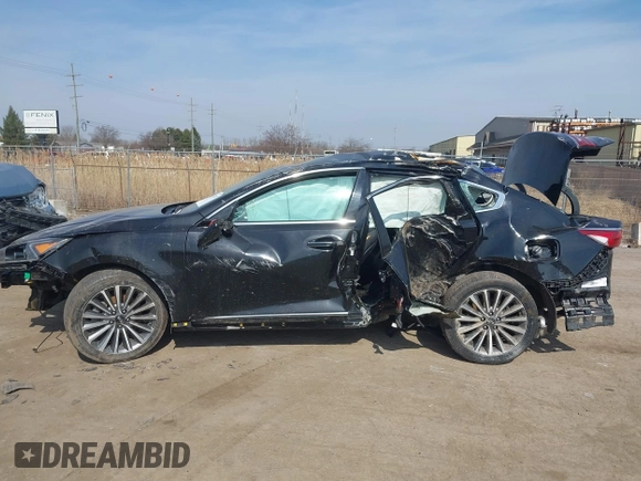 2017 Kia Cadenza Premium with VIN KNALC4J10H5061444, listed as a IAAI auction lot 41742307 with 97,266 mi miles. Bid and sale history available at carsss.com. Image 13.