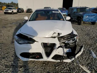 2017 Alfa Romeo Giulia Ti with VIN ZARFAEENXH7538089, listed as a Copart auction lot 39993883 with 27,313 mi miles. Bid and sale history available at carsss.com. Image 5.