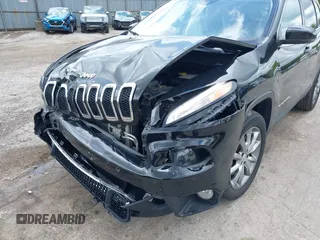 2017 Jeep Cherokee Limited z VIN 1C4PJMDS4HD223760, wystawiony jako IAAI lot #42300398 z przebiegiem 85 981 mil mil oraz . Historia ofert i sprzedaży dostępna na DreamBid. Obrazek 6.