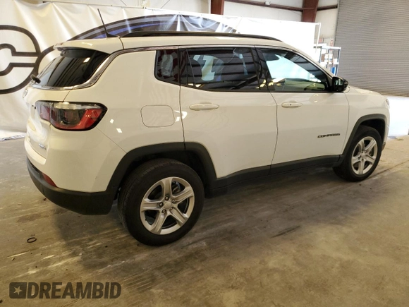 2023 Jeep Compass Latitude z VIN 3C4NJDBN7PT552997, wystawiony jako Copart lot #64716475 z przebiegiem 58 066 mil mil oraz Czysty tytuł • Clean title. Historia ofert i sprzedaży dostępna na DreamBid. Obrazek 3.