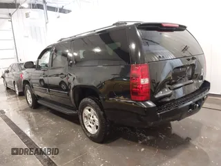 2007 Chevrolet Suburban LTZ with VIN 1GNFK16367R231896, listed as a IAAI auction lot 41979944 with 202,137 mi miles. Bid and sale history available at carsss.com. Image 3.
