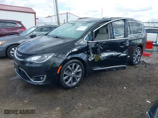 2017 Chrysler Pacifica Limited with VIN 2C4RC1GG0HR770093, listed as a IAAI auction lot 41876582 with 82,614 mi miles. Bid and sale history available at carsss.com. Image 17.