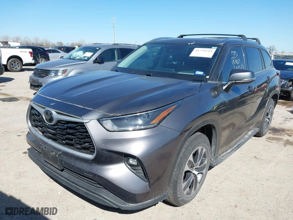 2021 Toyota Highlander XLE with VIN 5TDGZRAH3MS057776, listed as a IAAI auction lot 41754519 with 79,725 mi miles. Bid and sale history available at carsss.com. Image 18.