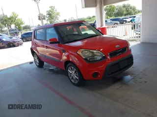 2013 Kia Soul + z VIN KNDJT2A63D7536836, wystawiony jako IAAI lot #42341811 z przebiegiem 118 226 mil mil oraz . Historia ofert i sprzedaży dostępna na DreamBid. Obrazek 1.