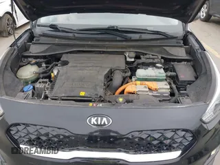2020 Kia Niro LXS with VIN KNDCB3LC6L5369757, listed as a IAAI auction lot 41461384 with 143,926 mi miles. Bid and sale history available at carsss.com. Image 10.