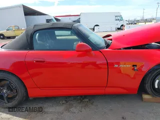 2000 Honda S2000 с VIN JHMAP1143YT000526, выставлен на аукционе IAAI как лот 41582510 с пробегом 114 783 миль миль и . История ставок и продаж доступна на DreamBid. Изображение 14.