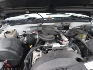 1997 Chevrolet Tahoe with VIN 1GNEK13R0VJ351919, listed as a IAAI auction lot 41028840 with 218,937 mi miles. Bid and sale history available at carsss.com. Image 10.