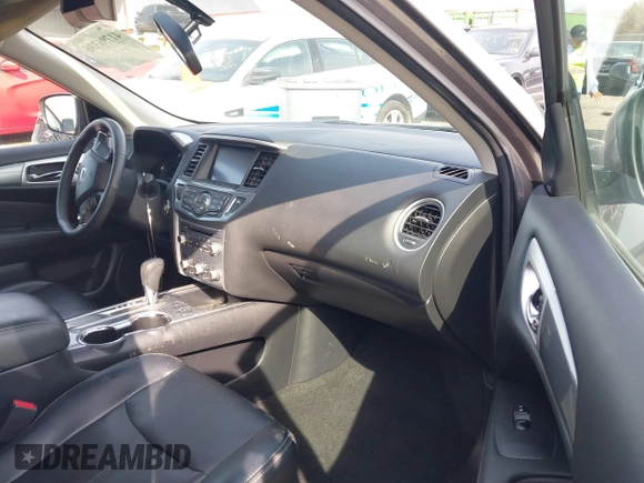 2019 Nissan Pathfinder S z VIN 5N1DR2MN5KC642848, wystawiony jako IAAI lot #41796336 z przebiegiem 69 783 mil mil oraz . Historia ofert i sprzedaży dostępna na DreamBid. Obrazek 5.