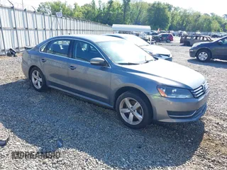 2013 Volkswagen Passat SE z VIN 1VWBH7A39DC048956, wystawiony jako IAAI lot #42039394 z przebiegiem 111 331 mil mil oraz . Historia ofert i sprzedaży dostępna na DreamBid. Obrazek 1.