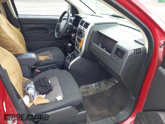 2008 Jeep Compass Sport with VIN 1J8FF47W38D528932, listed as a IAAI auction lot 42123017 with Not Provided miles and . Bid and sale history available at carsss.com. Image 5.