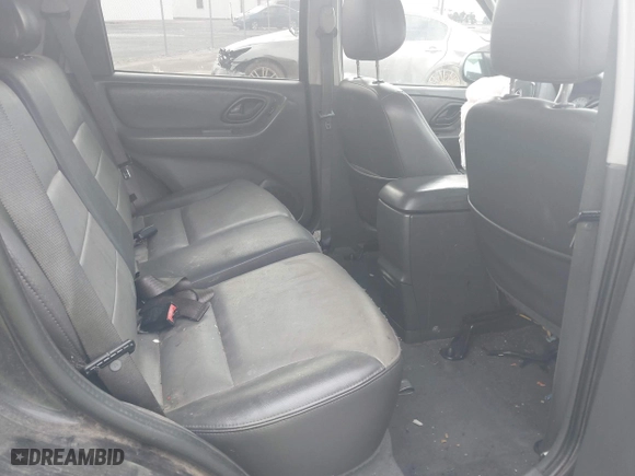 2004 Ford Escape XLT with VIN 1FMCU03114KB25567, listed as a IAAI auction lot 41559575 with 238,685 mi miles. Bid and sale history available at carsss.com. Image 8.