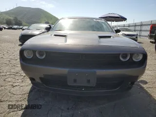 2019 Dodge Challenger SXT z VIN 2C3CDZAG2KH699815, wystawiony jako Copart lot #50547245 z przebiegiem 43 124 mil mil oraz Nie do naprawy • Non repairable. Historia ofert i sprzedaży dostępna na DreamBid. Obrazek 5.