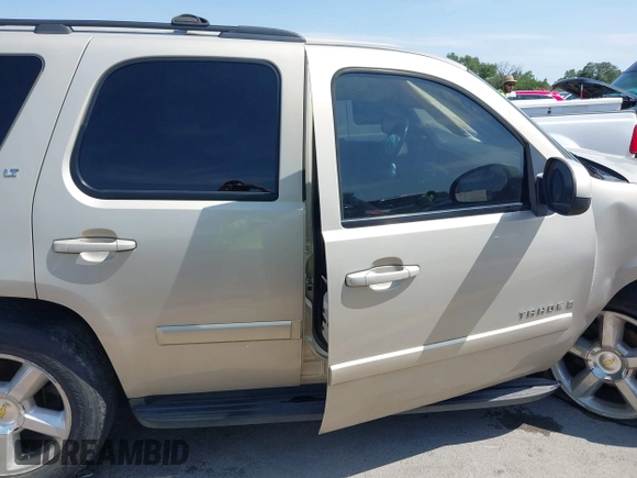 2008 Chevrolet Tahoe 1LT z VIN 1GNFC13008R125999, wystawiony jako IAAI lot #42315423 z przebiegiem 208 200 mil mil oraz . Historia ofert i sprzedaży dostępna na DreamBid. Obrazek 14.