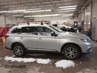 2018 Mitsubishi Outlander ES z VIN JA4AD2A30JZ011486, wystawiony jako IAAI lot #41247304 z przebiegiem 118 248 mil mil oraz . Historia ofert i sprzedaży dostępna na DreamBid. Obrazek 13.
