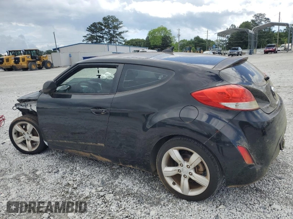 2014 Hyundai Veloster z VIN KMHTC6AD3EU198500, wystawiony jako Copart lot #56943915 z przebiegiem 118 173 mil mil oraz Czysty tytuł • Clean title. Historia ofert i sprzedaży dostępna na DreamBid. Obrazek 2.