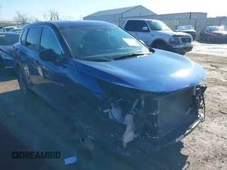 2022 Nissan Rogue S z VIN 5N1BT3AB0NC722359, wystawiony jako IAAI lot #40953328 z przebiegiem 43 526 mil mil oraz . Historia ofert i sprzedaży dostępna na DreamBid. Obrazek 1.