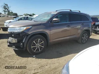 2018 Toyota Highlander SE z VIN 5TDJZRFH7JS811868, wystawiony jako Copart lot #57050265 z przebiegiem 89 256 mil mil oraz Szkoda całkowita • Salvage title. Historia ofert i sprzedaży dostępna na DreamBid. Obrazek 1.