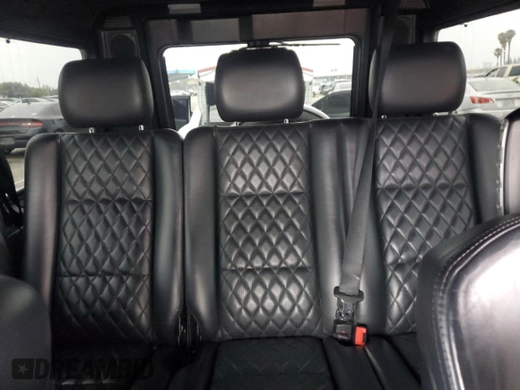 2015 Mercedes-Benz G 63 AMG z VIN WDCYC7DFXFX235288, wystawiony jako Copart lot #60655715 z przebiegiem 118 484 mil mil oraz Szkoda całkowita • Salvage title. Historia ofert i sprzedaży dostępna na DreamBid. Obrazek 10.