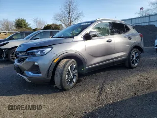 2020 Buick Encore GX Essence с VIN KL4MMGSL8LB119620, выставлен на аукционе Copart как лот 84553714 с пробегом 13 465 миль миль и Списание • Salvage title. История ставок и продаж доступна на DreamBid. Изображение 1.