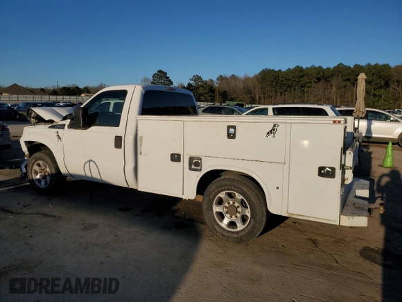 2015 Ford F-250 XL with VIN 1FDBF2A62FEC96054, listed as a Copart auction lot 45767965 with 258,796 mi miles and Salvage title. Bid and sale history available at DreamBid. Image 2.