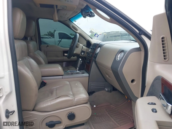 2007 Ford F-150 XLT with VIN 1FTPW12V97FA75590, listed as a IAAI auction lot 41916986 with 180,413 mi miles. Bid and sale history available at carsss.com. Image 5.