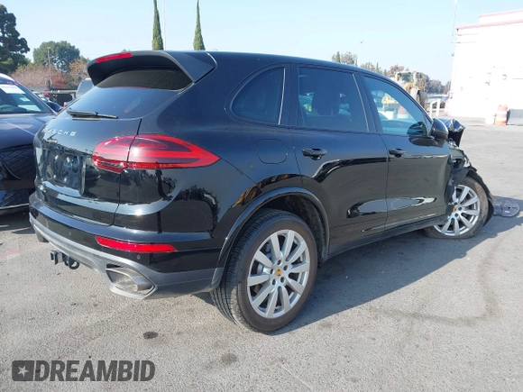 2017 Porsche Cayenne with VIN WP1AA2A29HKA86226, listed as a IAAI auction lot 40999976 with 55,883 mi miles. Bid and sale history available at carsss.com. Image 4.