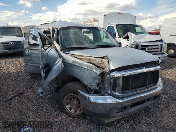 2001 Ford Excursion XLT z VIN 1FMNU40F11ED72890, wystawiony jako Copart lot #68567164 z przebiegiem 331 747 mil mil oraz Szkoda całkowita • Salvage title. Historia ofert i sprzedaży dostępna na DreamBid. Obrazek 4.