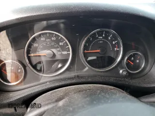 2014 Jeep Wrangler Unlimited Sahara z VIN 1C4BJWEG9EL102336, wystawiony jako Copart lot #55391335 z przebiegiem Nie podano mil oraz Szkoda całkowita • Salvage title. Historia ofert i sprzedaży dostępna na DreamBid. Obrazek 9.