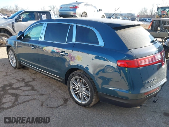 2016 Lincoln MKT EcoBoost z VIN 2LMHJ5AT4GBL02910, wystawiony jako IAAI lot #41192092 z przebiegiem 76 999 mil mil oraz . Historia ofert i sprzedaży dostępna na DreamBid. Obrazek 3.