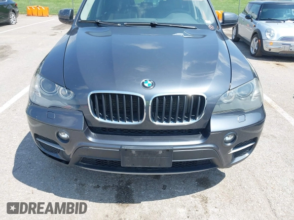 2011 BMW X5 35i with VIN 5UXZV4C57BL739907, listed as a IAAI auction lot 42135572 with 0 mi miles. Bid and sale history available at carsss.com. Image 6.