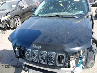 2019 Jeep Cherokee Latitude Plus with VIN 1C4PJLLB0KD358852, listed as a IAAI auction lot 41794999 with 112,667 mi miles. Bid and sale history available at carsss.com. Image 13.