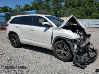 2018 Toyota Highlander LE z VIN 5TDZARFH0JS036985, wystawiony jako Copart lot #54472975 z przebiegiem 128 131 mil mil oraz Szkoda całkowita • Salvage title. Historia ofert i sprzedaży dostępna na DreamBid. Obrazek 4.