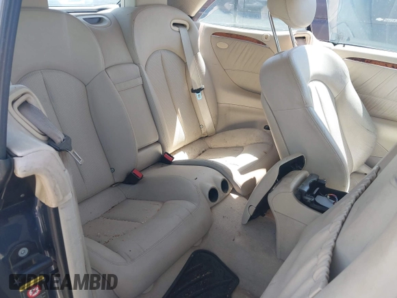 2004 Mercedes-Benz CLK 500 z VIN WDBTK75G04T005286, wystawiony jako IAAI lot #41523783 z przebiegiem 129 180 mil mil oraz . Historia ofert i sprzedaży dostępna na DreamBid. Obrazek 8.