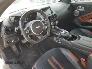 2020 Aston Martin Vantage z VIN SCFSMGAW6LGN03442, wystawiony jako Copart lot #83372524 z przebiegiem 10 819 mil mil oraz Szkoda całkowita • Salvage title. Historia ofert i sprzedaży dostępna na DreamBid. Obrazek 8.