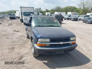 1999 Chevrolet Blazer LS z VIN 1GNCS13W1X2120019, wystawiony jako IAAI lot #41766379 z przebiegiem Nie podano mil oraz . Historia ofert i sprzedaży dostępna na DreamBid. Obrazek 1.