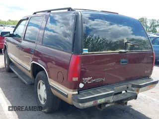 1999 GMC Yukon z VIN 1GKEK13R4XJ784790, wystawiony jako IAAI lot #42221278 z przebiegiem 189 372 mil mil oraz . Historia ofert i sprzedaży dostępna na DreamBid. Obrazek 3.